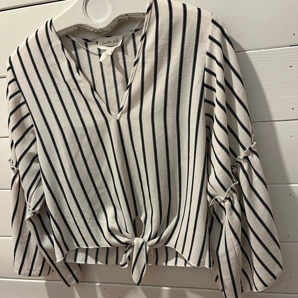 🤍Lavender Field – White & Navy Striped Tie-Front Blouse – Size S - Picture 6 of 7